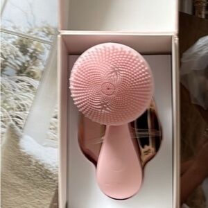 Monat facial cleansing brush